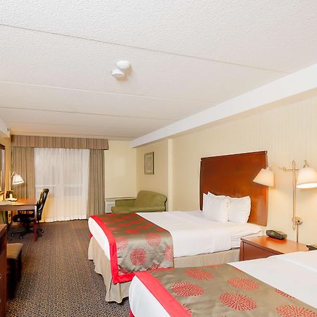 Ramada By Wyndham Niagara Falls By The River מראה חיצוני תמונה