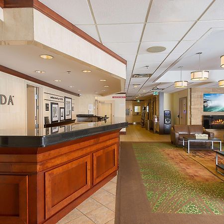 Ramada By Wyndham Niagara Falls By The River מראה חיצוני תמונה