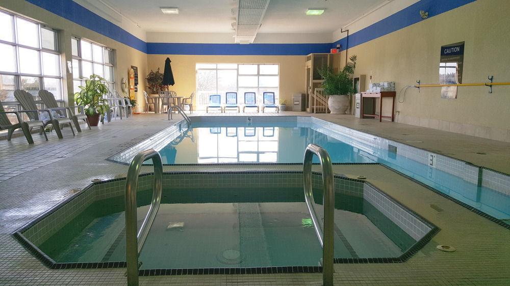 Ramada By Wyndham Niagara Falls By The River מראה חיצוני תמונה