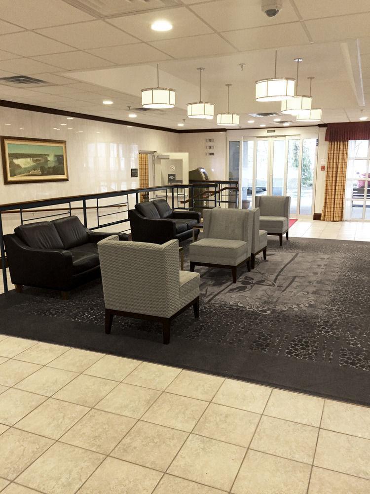 Ramada By Wyndham Niagara Falls By The River מראה חיצוני תמונה