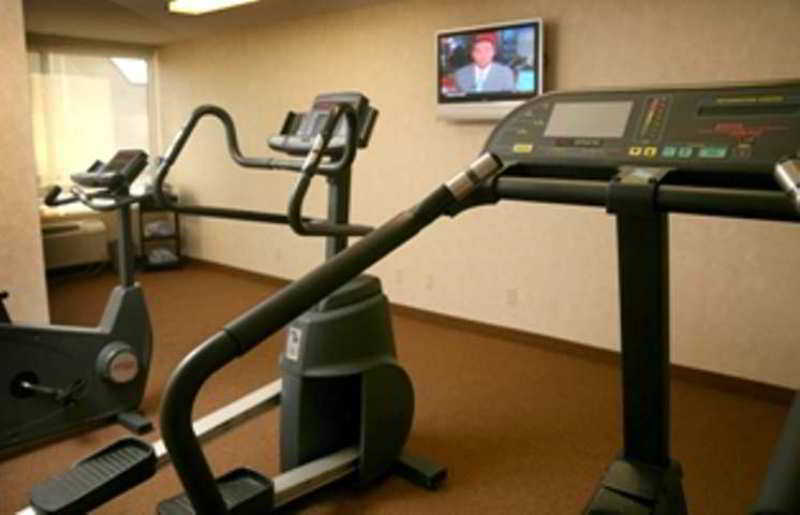Ramada By Wyndham Niagara Falls By The River מראה חיצוני תמונה