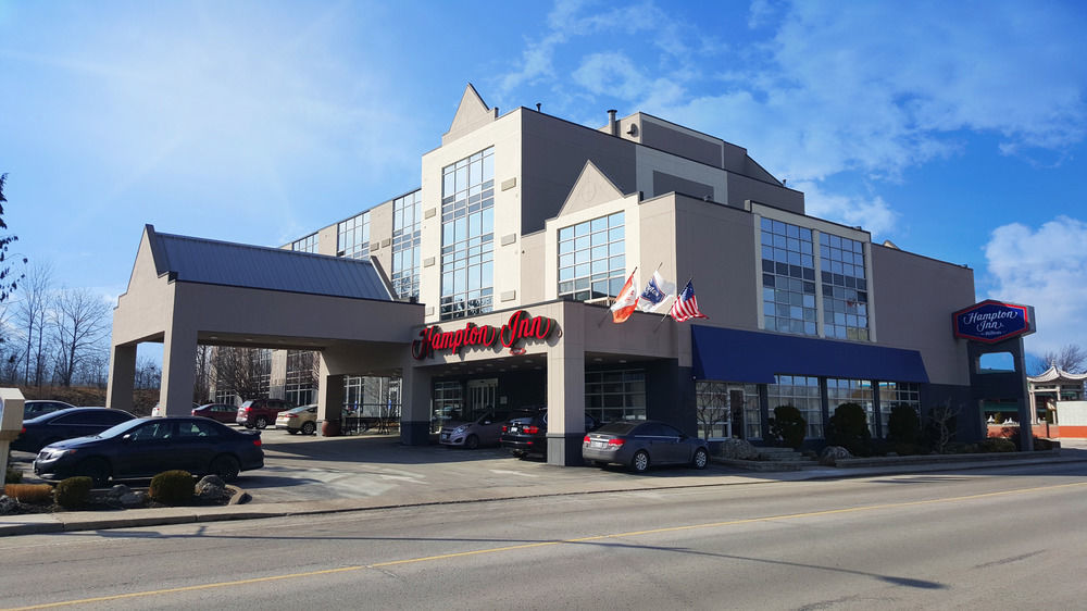 Ramada By Wyndham Niagara Falls By The River מראה חיצוני תמונה