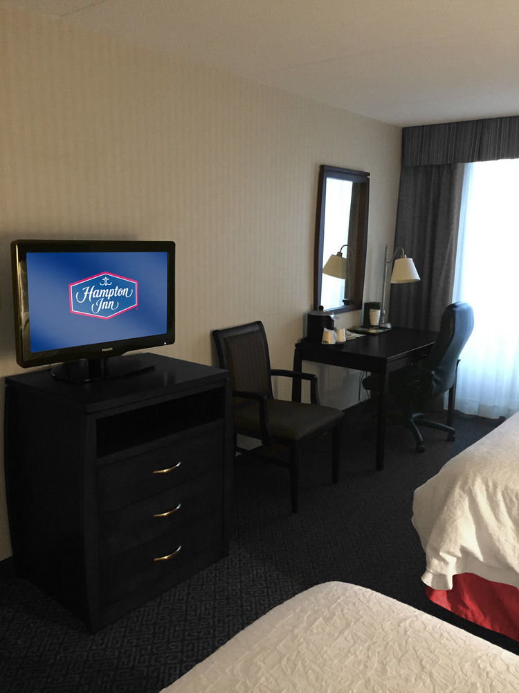 Ramada By Wyndham Niagara Falls By The River מראה חיצוני תמונה