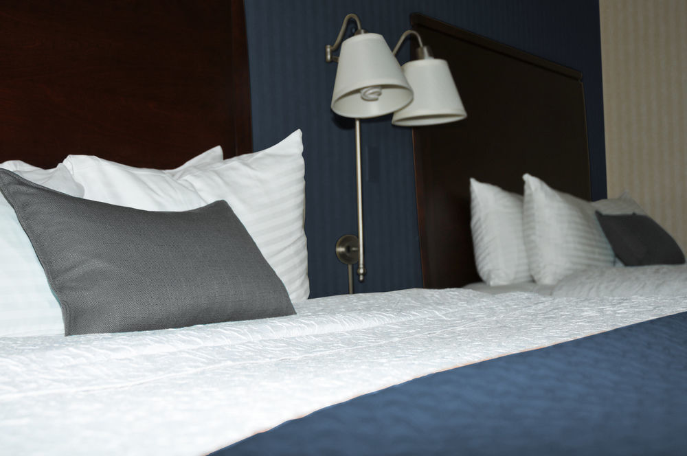 Ramada By Wyndham Niagara Falls By The River מראה חיצוני תמונה