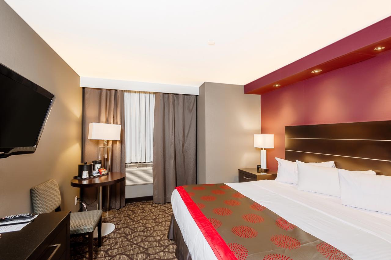 Ramada By Wyndham Niagara Falls By The River מראה חיצוני תמונה